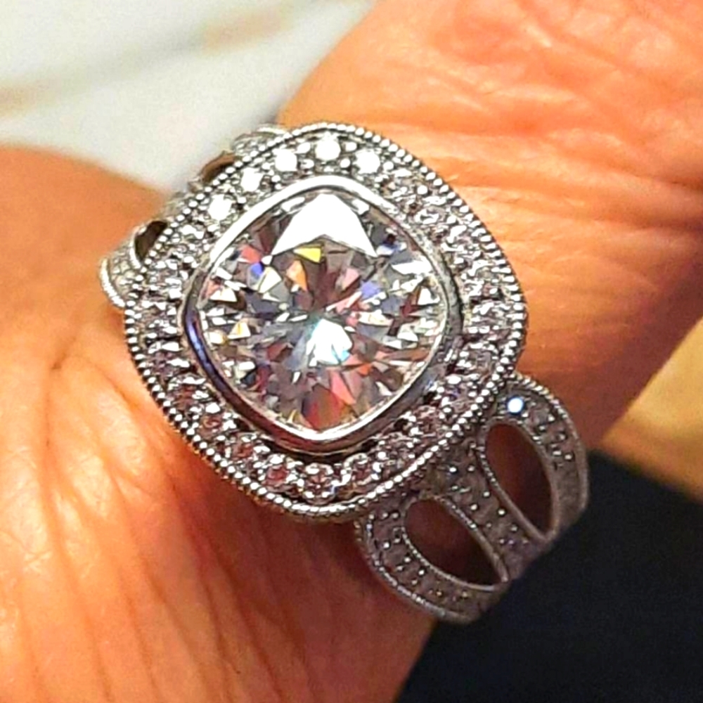 Doveggs  10kt WG costume ring